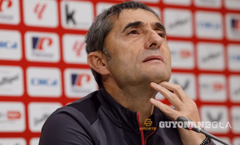 Pelatih Athletic Bilbao, Ernesto Valverde, merendah dan menyatakan timnya bukanlah favorit saat bertemu Manchester United di semifinal Liga Europa, meskipun MU sedang dalam performa yang buruk. (c) Jesús Areso / RTVE.es