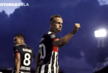 Striker Grimsby Town, Charles Vernam Melakukan Selebrasi